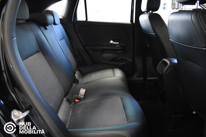 MERCEDES-BENZ GLA 180 Automatic Business Extra